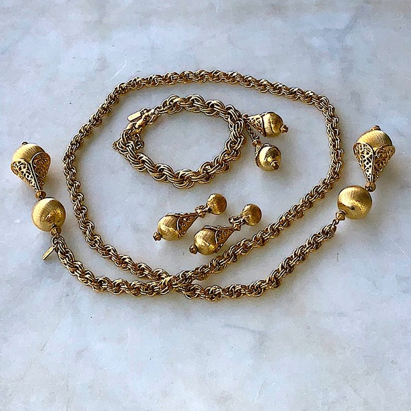 MONET JEWELRY SET NECKLACE BRACELOT EARRINGS GOLD VINTAGE - Picture 5 of 13